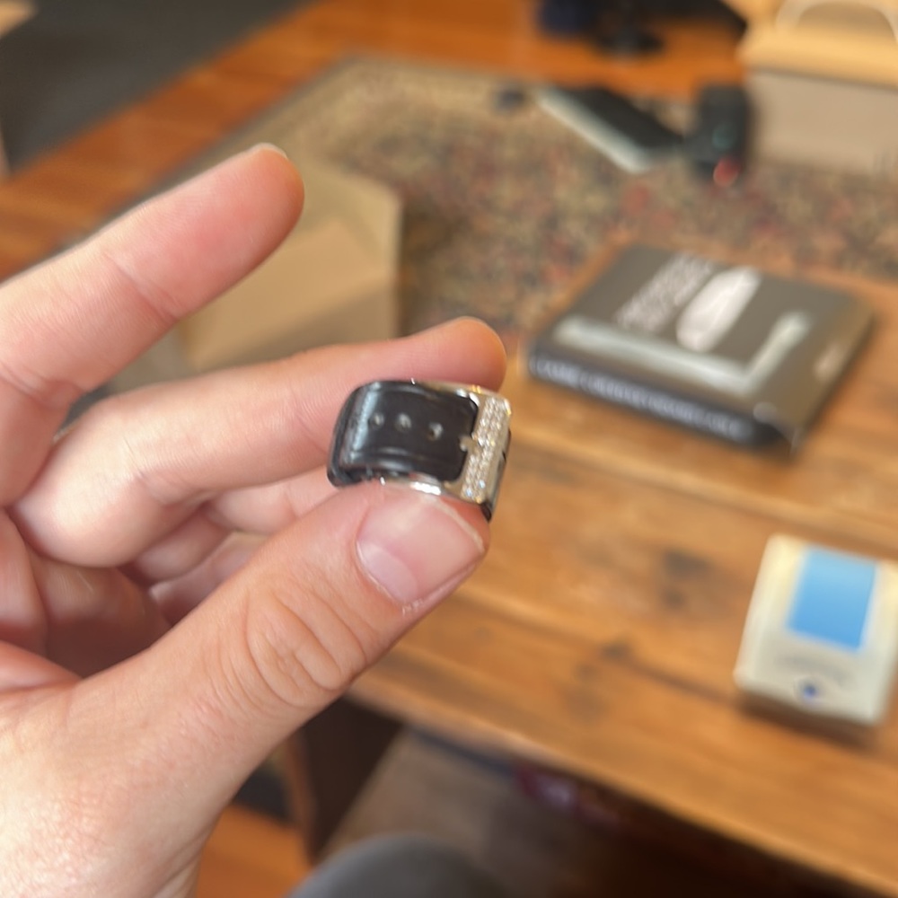 Leather ring - Picture 2 of 3